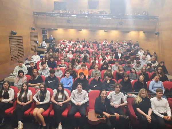 b6d0a8f7 f511 4972 aac4 3a9da32c9e61